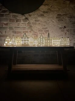 Waxinelichthouder - Vermeer - 14 Cm - Het Straatje Van Vermeer - Johannes Vermeerstraat - Hollandse Cadeautjes - Moederdag Cadeau Voor Mama - Moederdag Cadeau 17 Waxinelichthouder - Vermeer - 14 Cm - Het Straatje Van Vermeer - Johannes Vermeerstraat - Hollandse Cadeautjes - Moederdag Cadeau Voor Mama - Moederdag Cadeau -klevering Winkel 899x1200 15