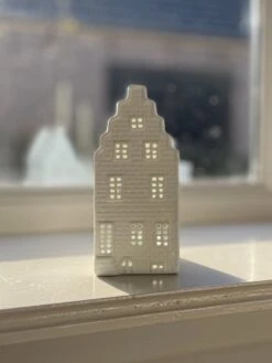 Huisje Waxinelichthouder - 13,5 Cm - Wit - &Klevering - Hollandse Cadeautjes - Moederdag Cadeautje Voor Mama - Cadeau Voor Mama 12 Huisje Waxinelichthouder - 13,5 Cm - Wit - &Klevering - Hollandse Cadeautjes - Moederdag Cadeautje Voor Mama - Cadeau Voor Mama -klevering Winkel 900x1200 10